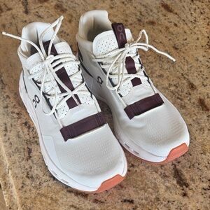 ON cloud supernova Women's Athletic Shoes - White and Brown